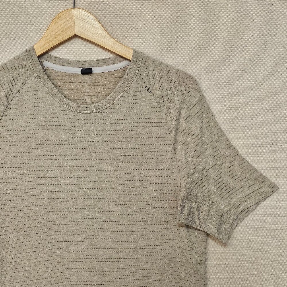 Lululemon Athletica License to Train Short Sleeve Tee M